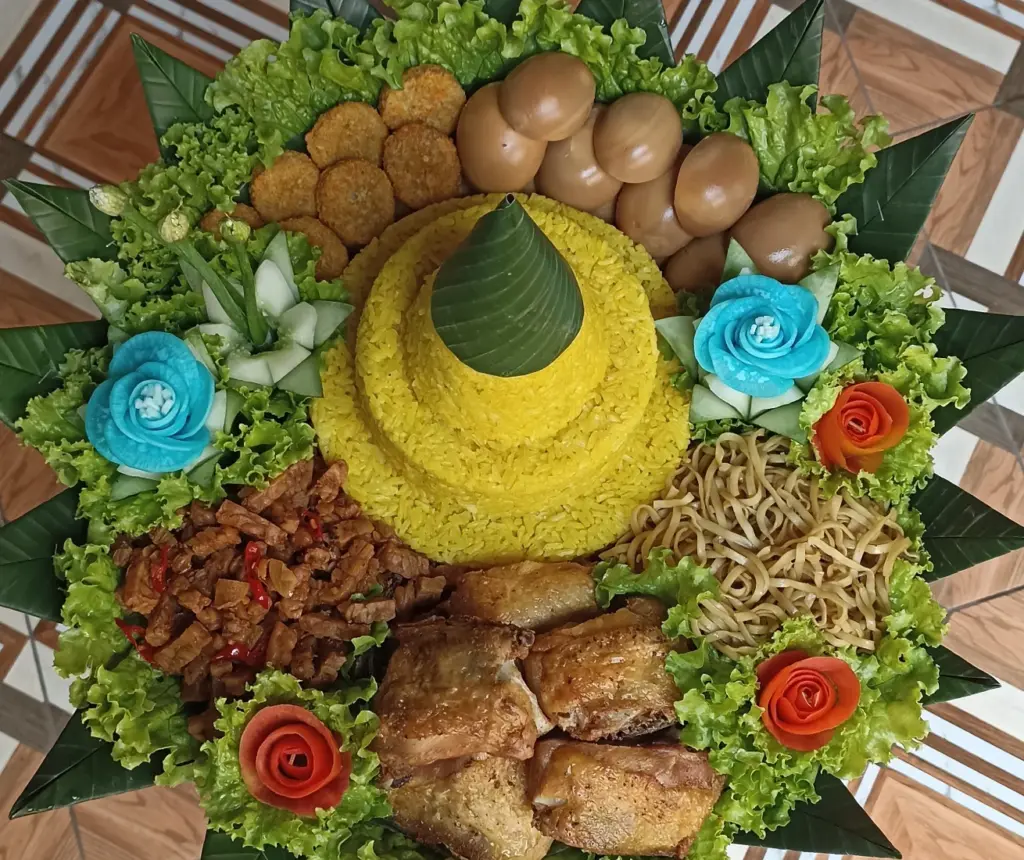 Tumpeng-Solo-Nasi-Kuning